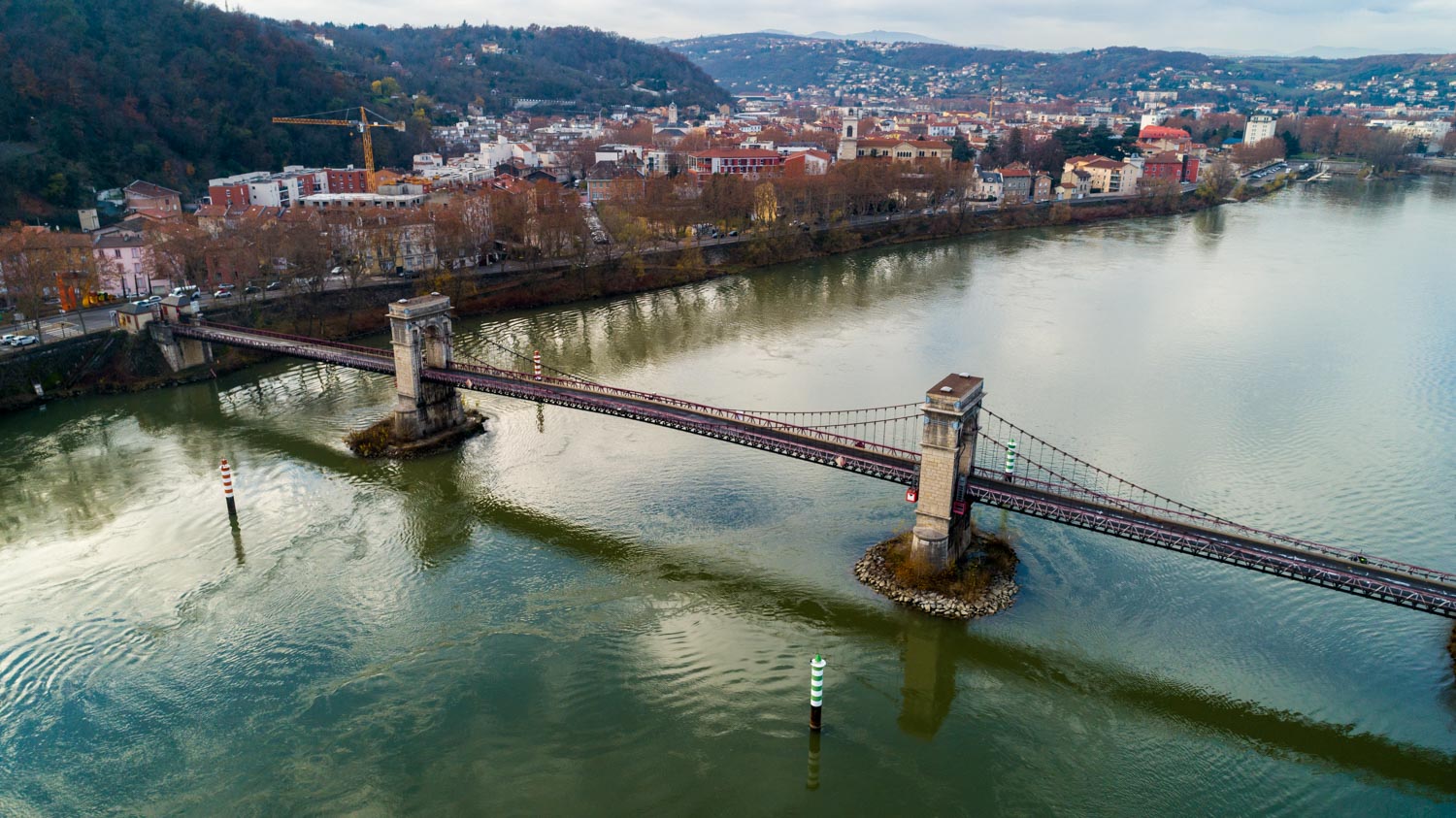 Lyon : Pont de Chasse - Pont suspendu de Chasse en Drone